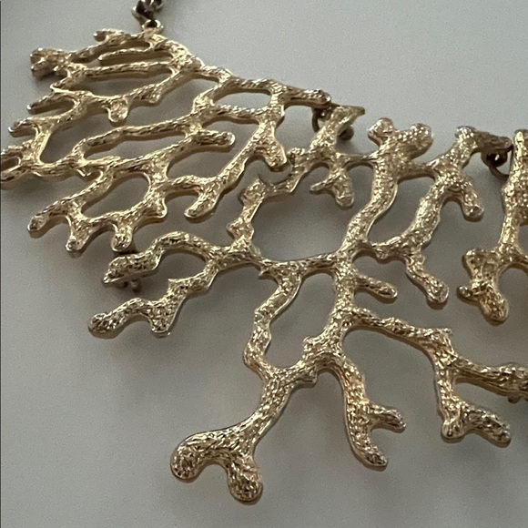 Elegant Gold Coral-Inspired Necklace - Picture 2 of 4